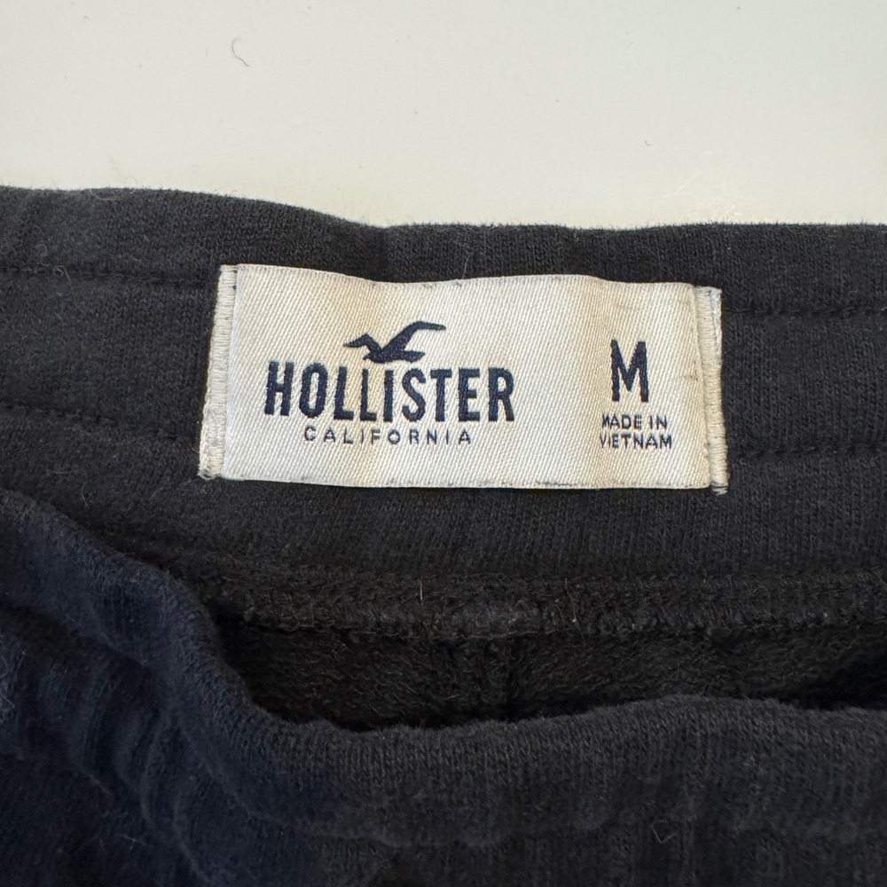 Hollister Womens Black Fleece Sweat Shorts Size M Embroidered Logo Raw Hem - Picture 4 of 5